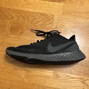 Black Nike Revolution